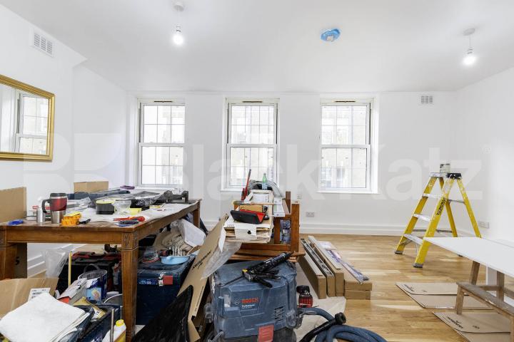 Newly refurbished three double bedroom two bathroom flat mins to Euston. Cranleigh Street, Camden